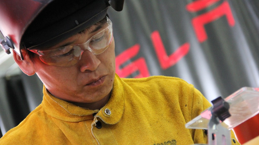 钣金喷漆服务展示图