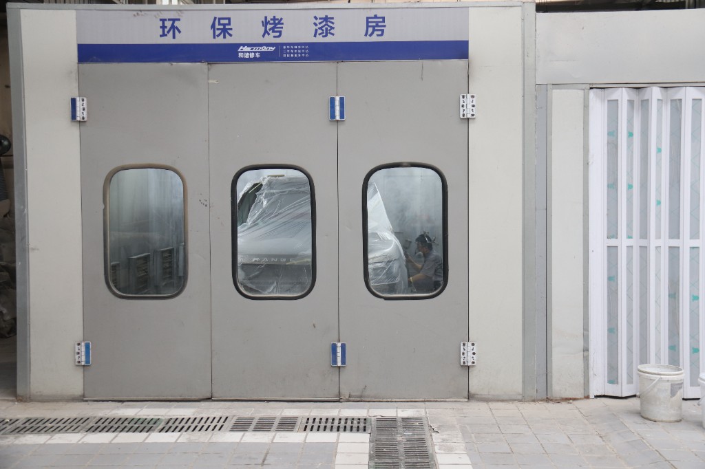 环保烤漆房施工中实景